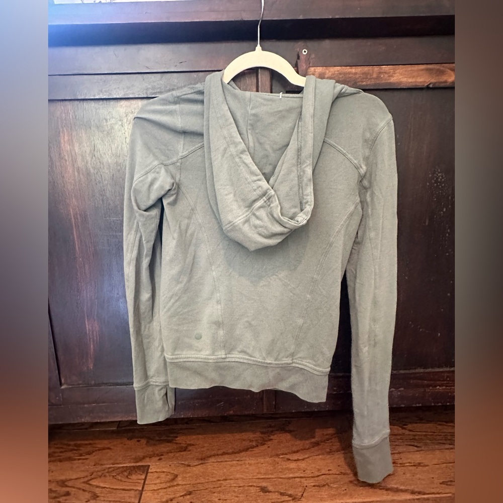 Lululemon Jacket. Size 2 - Picture 4 of 5